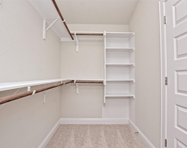 8116 Bronco Ln - Photo Thumbnail 13