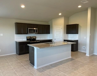 8116 Bronco Ln - Photo Thumbnail 7