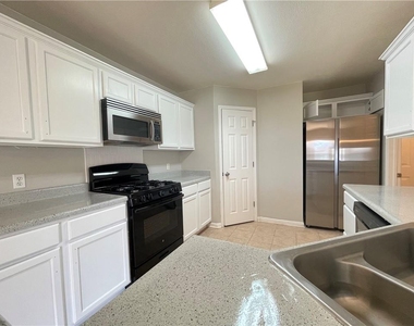 110 Cotton Creek Way - Photo Thumbnail 8