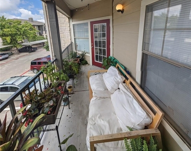 2320 Gracy Farms Ln - Photo Thumbnail 17
