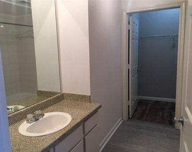 2320 Gracy Farms Ln - Photo Thumbnail 13