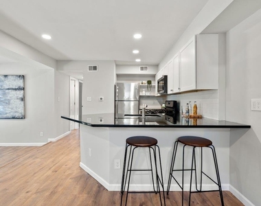 1312 E 52nd St - Photo Thumbnail 3