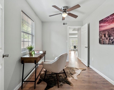 1312 E 52nd St - Photo Thumbnail 9