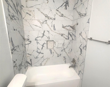 1306 York Castle Dr - Photo Thumbnail 13