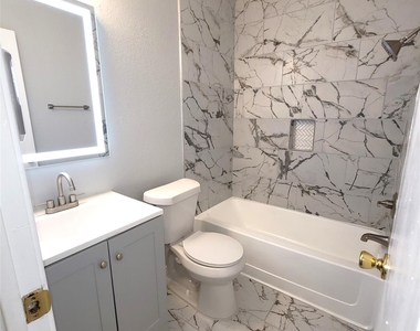 1306 York Castle Dr - Photo Thumbnail 16