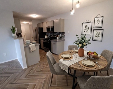 1306 York Castle Dr - Photo Thumbnail 5
