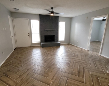 1306 York Castle Dr - Photo Thumbnail 8
