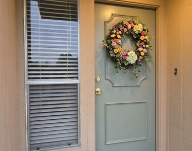 1306 York Castle Dr - Photo Thumbnail 2