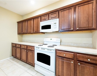 2809 E 22nd St - Photo Thumbnail 7