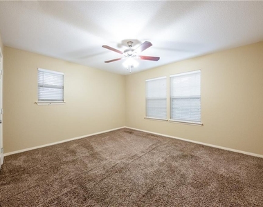 2809 E 22nd St - Photo Thumbnail 17