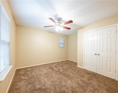 2809 E 22nd St - Photo Thumbnail 13
