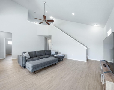 2412 Star Hill Ranch St - Photo Thumbnail 12