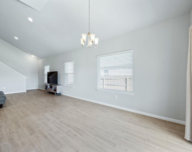 2412 Star Hill Ranch St - Photo Thumbnail 16