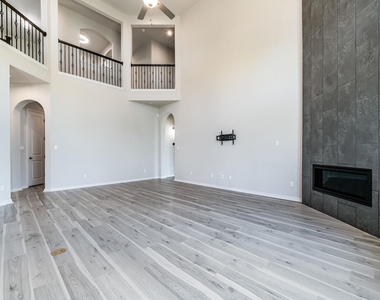 439 Painted Creek Way - Photo Thumbnail 11