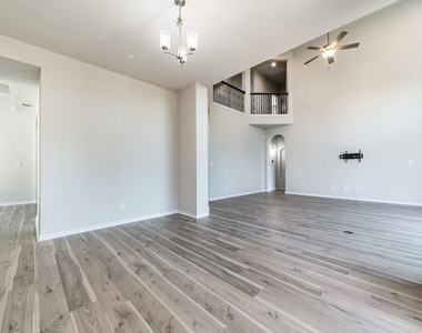 439 Painted Creek Way - Photo Thumbnail 15