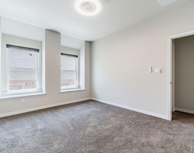 439 Painted Creek Way - Photo Thumbnail 14