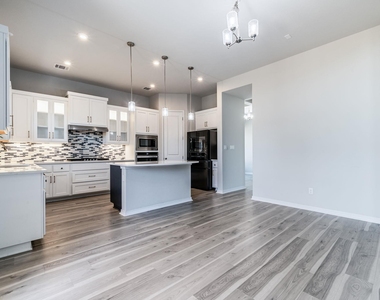 439 Painted Creek Way - Photo Thumbnail 5