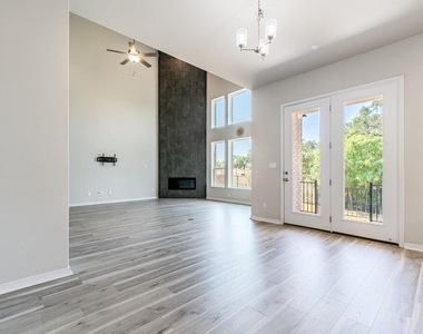 439 Painted Creek Way - Photo Thumbnail 13