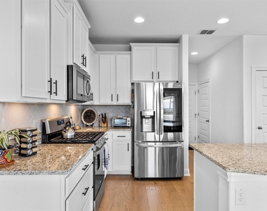6201 Pine Leaf Trl - Photo Thumbnail 10