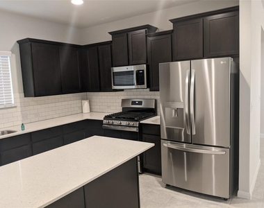 6404 Gunflint Dr - Photo Thumbnail 4