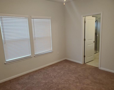 6404 Gunflint Dr - Photo Thumbnail 16