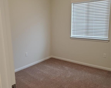 6404 Gunflint Dr - Photo Thumbnail 7