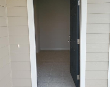 6404 Gunflint Dr - Photo Thumbnail 9