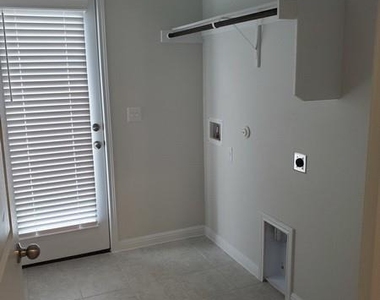 6404 Gunflint Dr - Photo Thumbnail 10