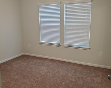 6404 Gunflint Dr - Photo Thumbnail 17