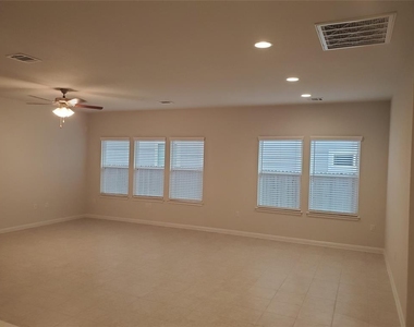 6404 Gunflint Dr - Photo Thumbnail 12