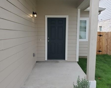 6404 Gunflint Dr - Photo Thumbnail 2