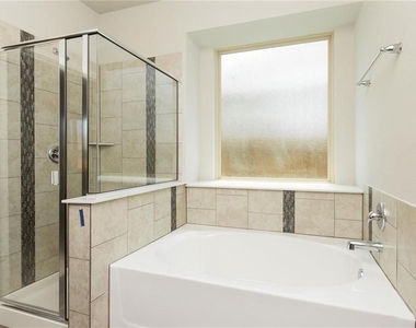 612 Palmilla St - Photo Thumbnail 8