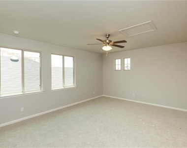 612 Palmilla St - Photo Thumbnail 10