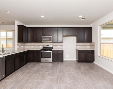 612 Palmilla St - Photo Thumbnail 2