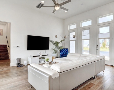 6317 Toscana Ave - Photo Thumbnail 5