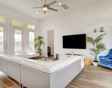 6317 Toscana Ave - Photo Thumbnail 6