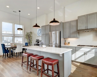 6317 Toscana Ave - Photo Thumbnail 8