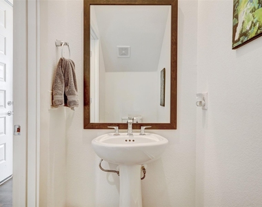 6317 Toscana Ave - Photo Thumbnail 12