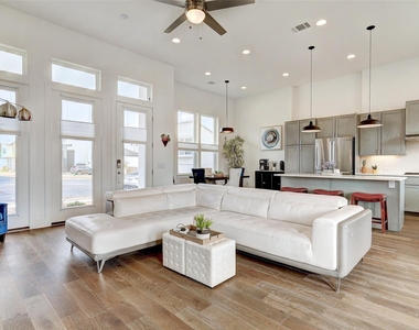 6317 Toscana Ave - Photo Thumbnail 4