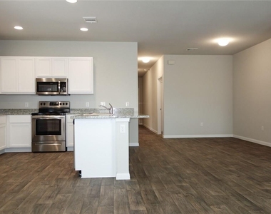 632 Independence Ave - Photo Thumbnail 7