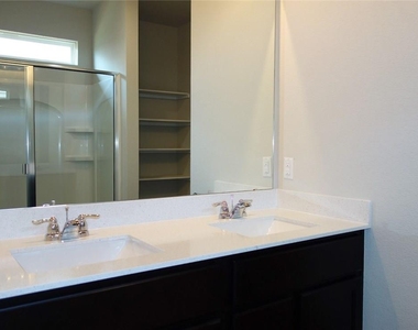 632 Independence Ave - Photo Thumbnail 12