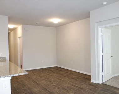 632 Independence Ave - Photo Thumbnail 6