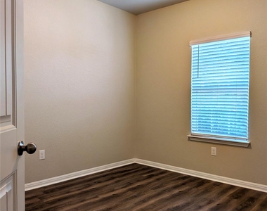 632 Independence Ave - Photo Thumbnail 19