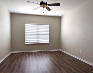 632 Independence Ave - Photo Thumbnail 11