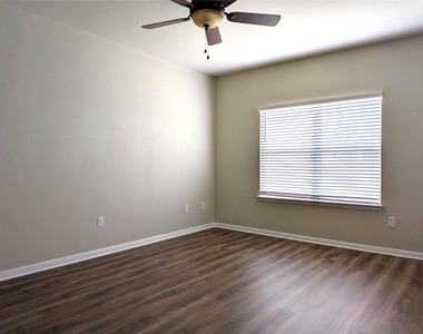 632 Independence Ave - Photo Thumbnail 10