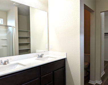 632 Independence Ave - Photo Thumbnail 13