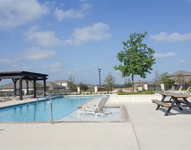 632 Independence Ave - Photo Thumbnail 28