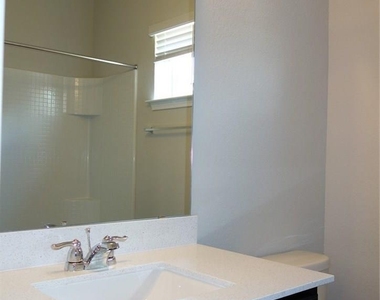 632 Independence Ave - Photo Thumbnail 21
