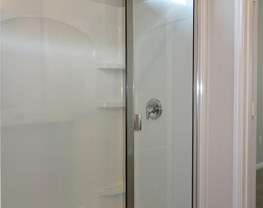 632 Independence Ave - Photo Thumbnail 16