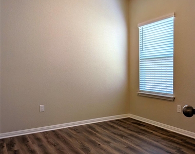 632 Independence Ave - Photo Thumbnail 20
